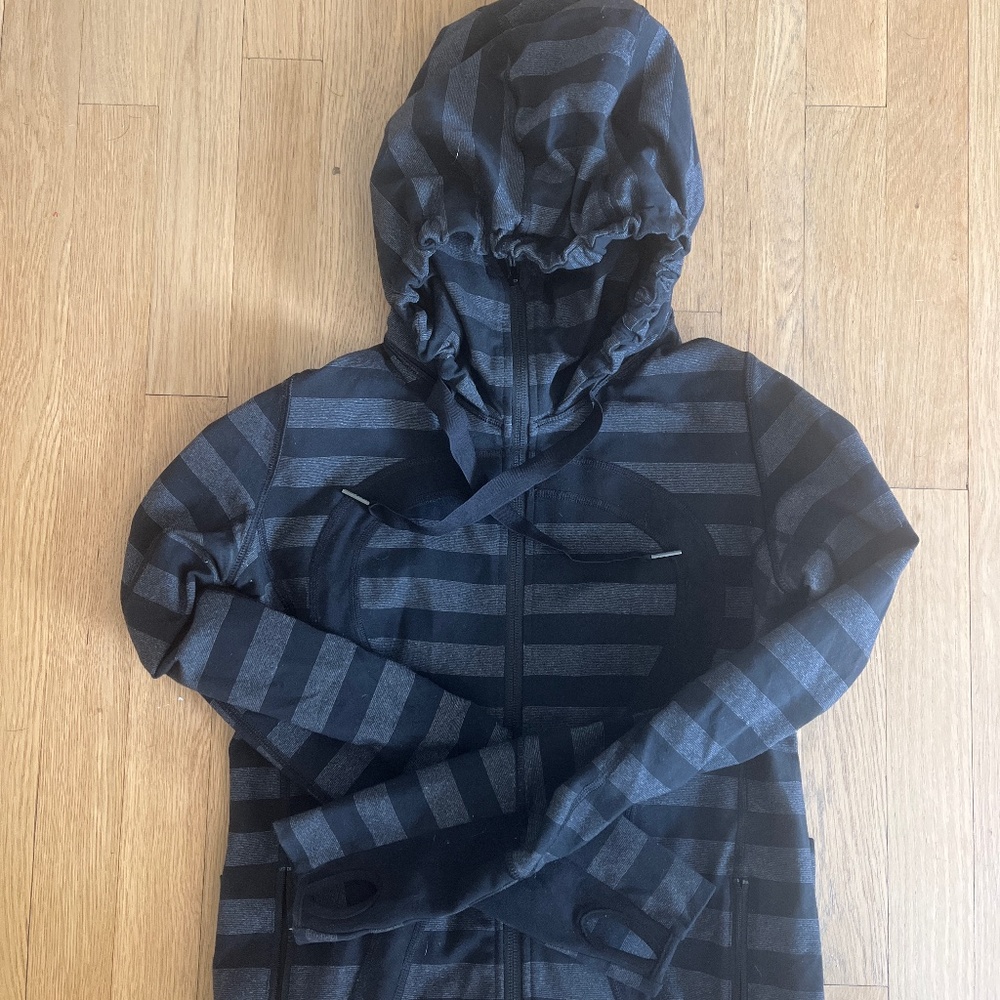 Lululemon size 4 hooded  zip up